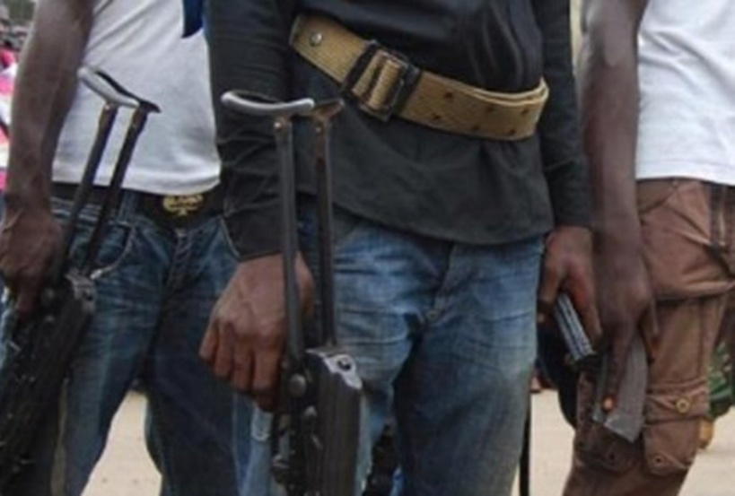 Mbacké: des malfaiteurs armés font une descente dans une station service et emportent plusieurs millions Mbacké: des malfaiteurs armés font une descente dans une station service et emportent plusieurs millions