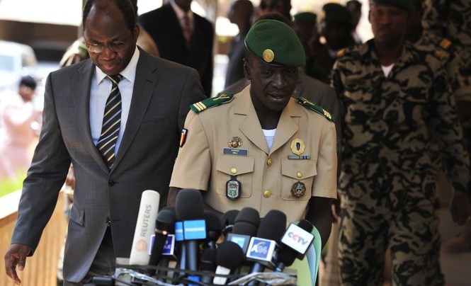 Mali: la junte et la Cédéao concluent un transfert de pouvoir