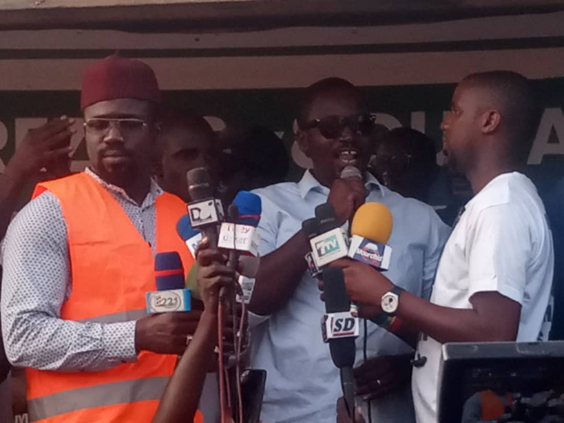 Aliou Sané de Y’en a Marre prévient Macky: « on lui donne une semaine avant de descendre au Palais » Aliou Sané de Y’en a Marre prévient Macky: « on lui donne une semaine avant de descendre au Palais »