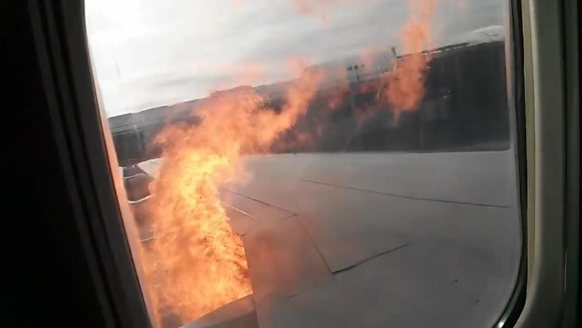 Ziguinchor : l'aile d'un avion prend feu et plonge les passagers dans la panique