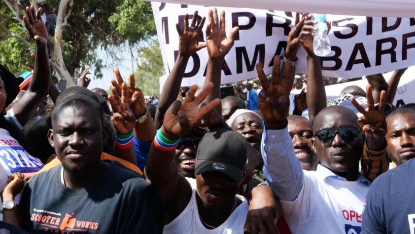 Gambie: des manifestants réclament le départ d'Adama Barrow Gambie: des manifestants réclament le départ d'Adama Barrow