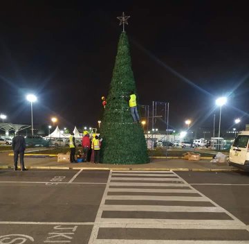 Kenya: un arbre de noël à l’aéroport de Nairobi affole la Toile