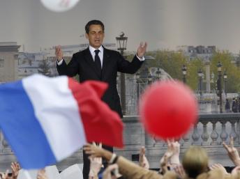Le président-candidat Nicolas Sarkozy sur la place de la Concorde, le 15 avril 2012. REUTERS/Gonzalo Fuentes