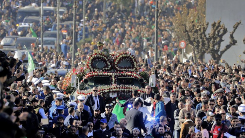 L'avenir de l'Algérie en question le jour des obsèques d'Ahmed Gaïd Salah