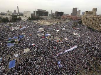 Manifestation contre le pouvoir militaire place Tahrir au Caire, le 20 avril 2012. Reuters / Mohamed Abd El Ghany
