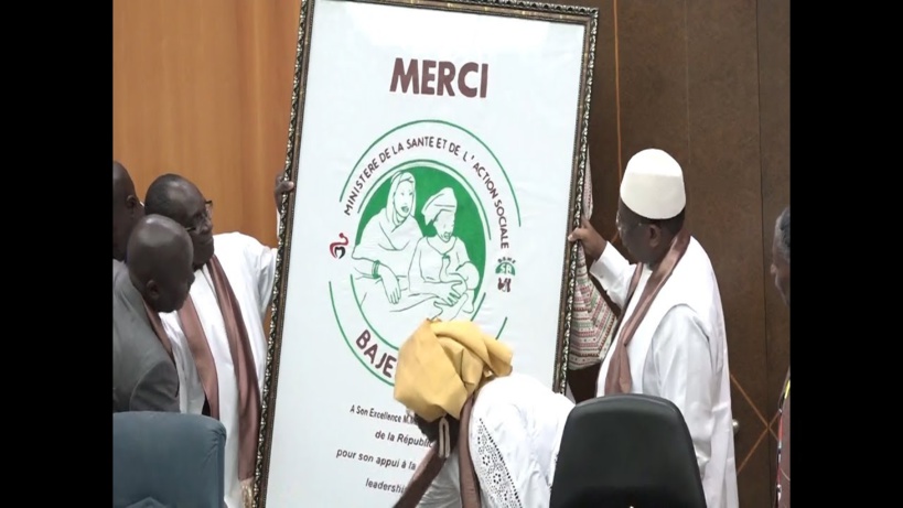 Macky veut octroyer un salaire mensuel aux "Badiénu Gox" Macky veut octroyer un salaire mensuel aux "Badiénu Gox"