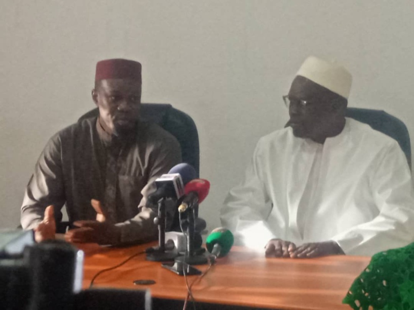 Devant Khalifa Sall, Sonko appelle ses militants sur les RS à arrêter les querelles de positionnement entre opposants Devant Khalifa Sall, Sonko appelle ses militants sur les RS à arrêter les querelles de positionnement entre opposants