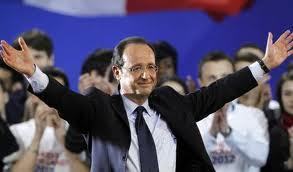 France : François Hollande endosse ses habits de président