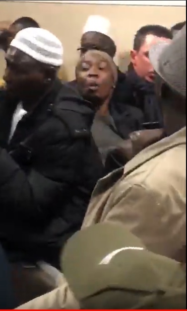 Le parti de Ousmane Sonko condamne "l'agression" de la dame qui a interrompu Macky à Londres