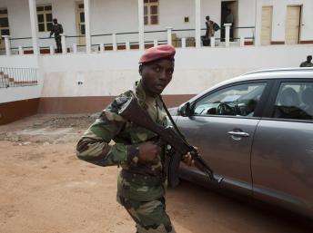 Au guartier général militaire à Bissau. REUTERS/Joe Penney
