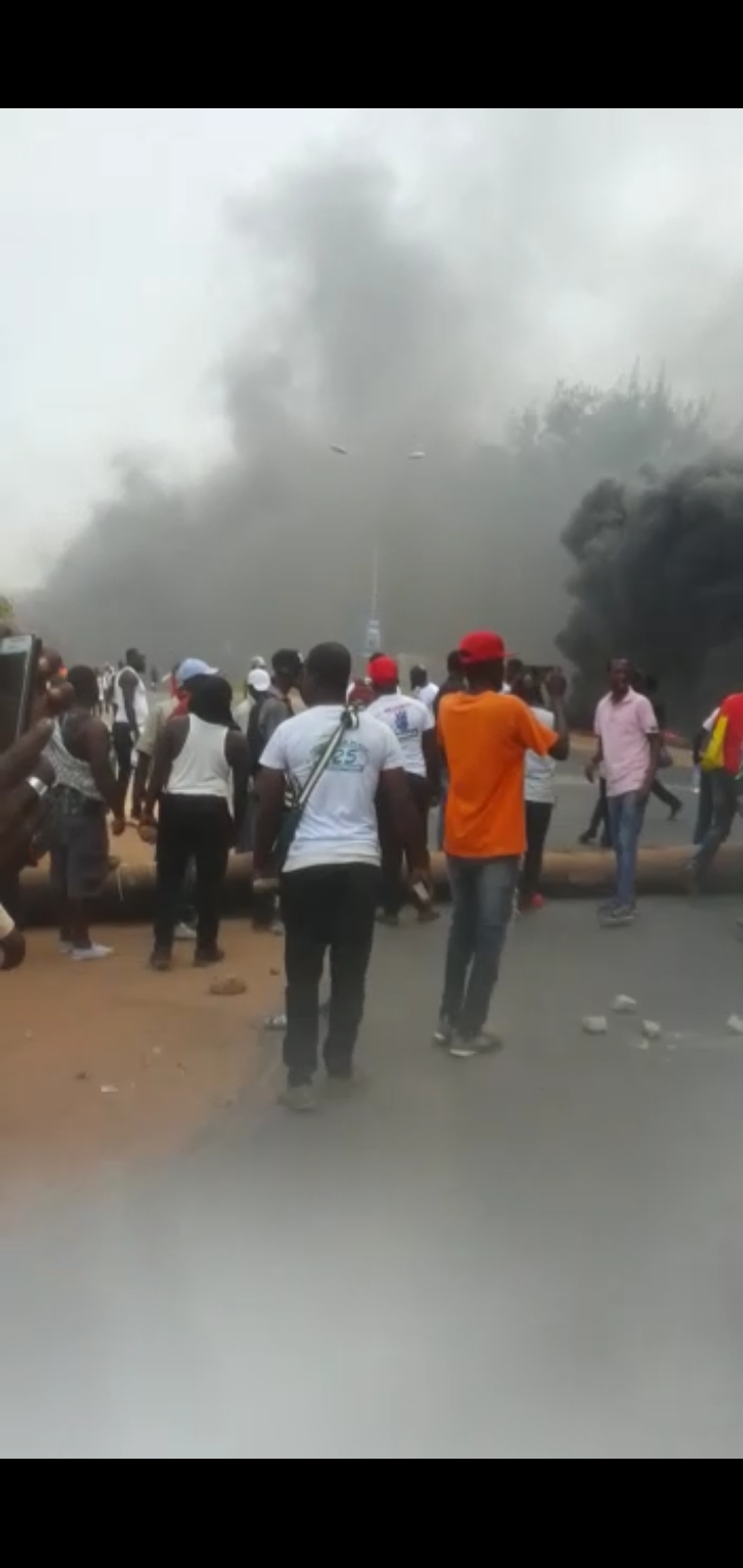 Gambie: de violents affrontement entre populations et forces de l’ordre font plusieurs blessés
