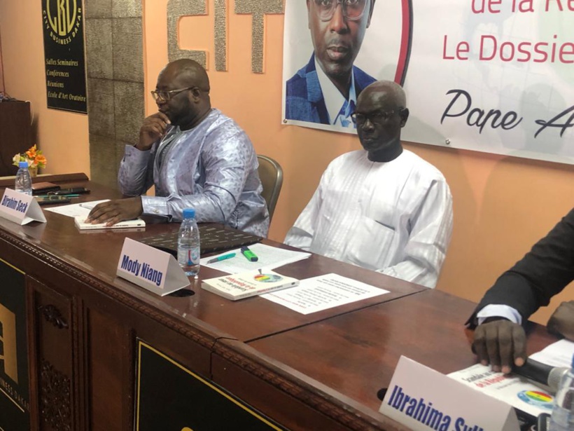 Sonko, Khalifa Sall, Abdoul Mbaye, Déthié Fall..., présents à la cérémonie de dédicace du livre de Pape Alé (IMAGES) Sonko, Khalifa Sall, Abdoul Mbaye, Déthié Fall..., présents à la cérémonie de dédicace du livre de Pape Alé (IMAGES)