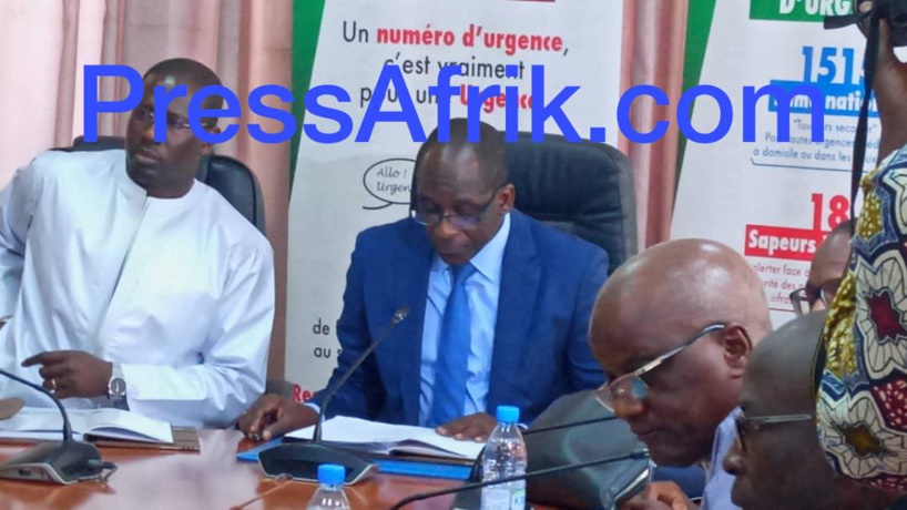 Sénégal-En Images: le ministre de la Santé reçoit les parents des étudiants coincés en Chine Sénégal-En Images: le ministre de la Santé reçoit les parents des étudiants coincés en Chine