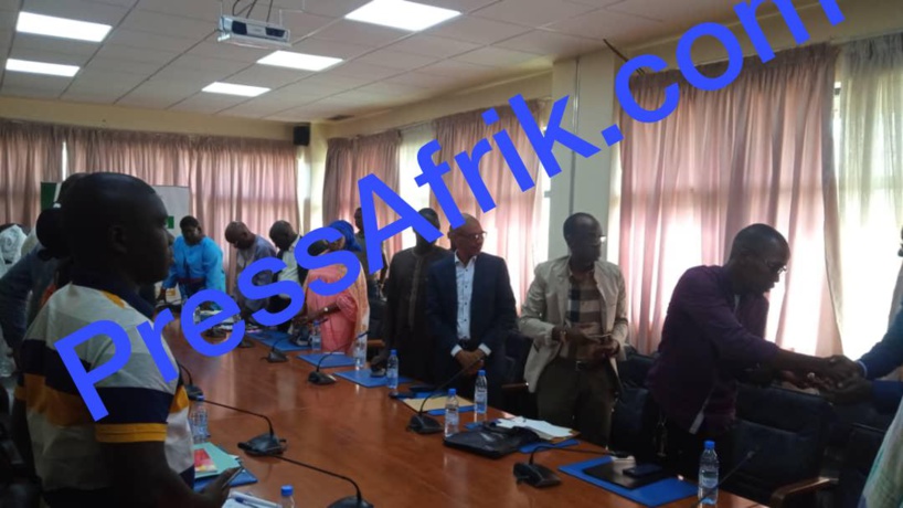 Sénégal-En Images: le ministre de la Santé reçoit les parents des étudiants coincés en Chine Sénégal-En Images: le ministre de la Santé reçoit les parents des étudiants coincés en Chine