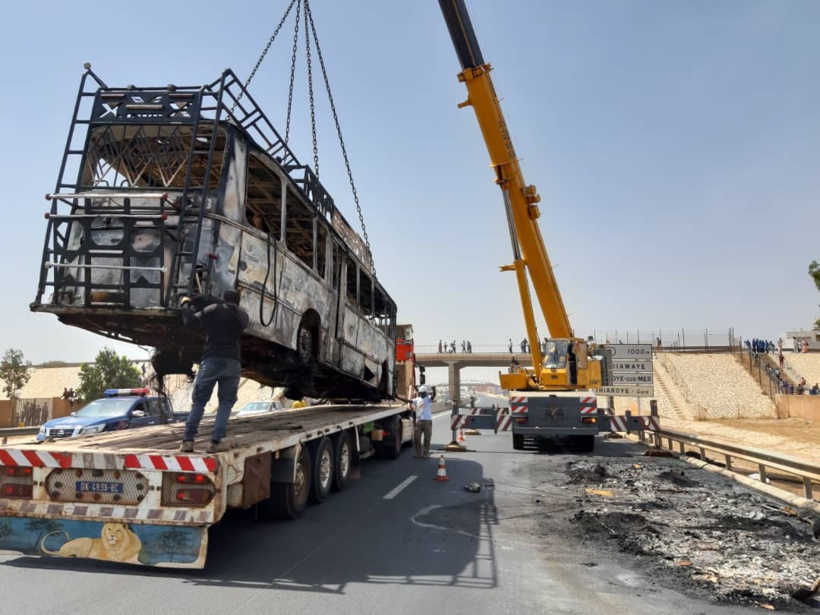 #Alerte_Trafic - L’incendie du véhicule à hauteur de Thiaroye maîtrisé par les agents de l’Autoroute de l’Avenir #Alerte_Trafic - L’incendie du véhicule à hauteur de Thiaroye maîtrisé par les agents de l’Autoroute de l’Avenir