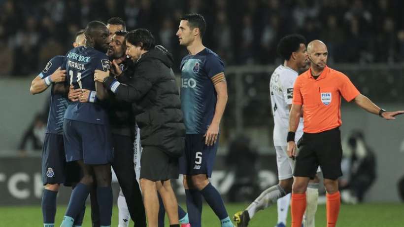 Racisme : le monde du foot apporte son soutien à Moussa Marega