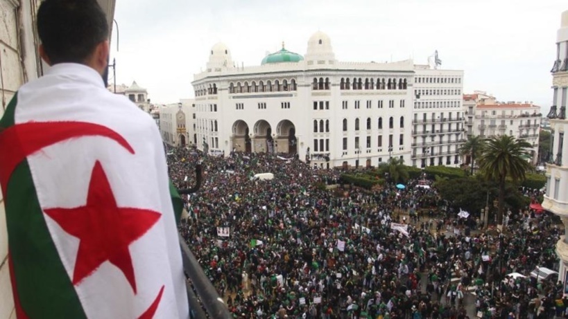 Algérie: un an après ses débuts, les victoires et les défis du Hirak
