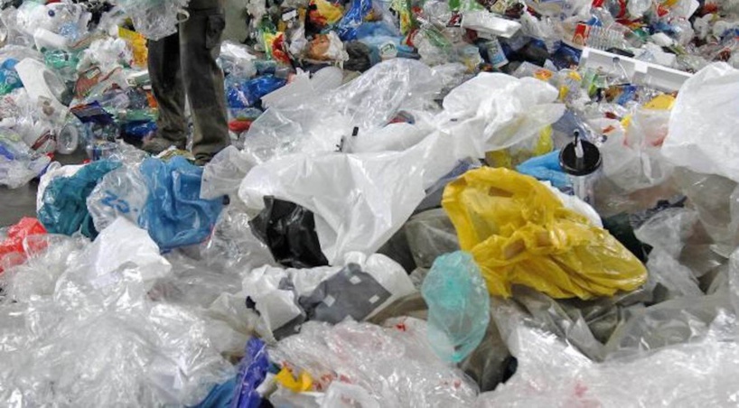 Entrée en vigueur loi interdiction sachets plastiques: les petits industriels demandent à l'État un délai supplémentaire Entrée en vigueur loi interdiction sachets plastiques: les petits industriels demandent à l'État un délai supplémentaire