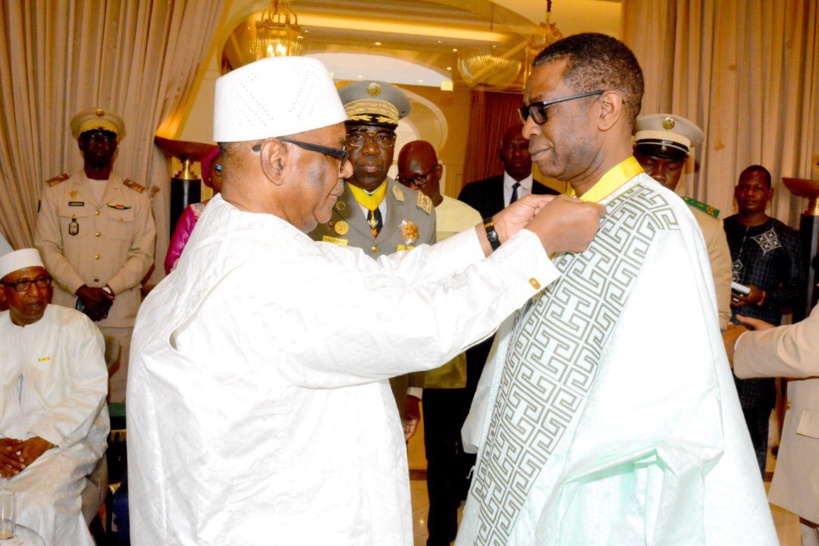 Youssou Ndour décoré par le président malien IBK