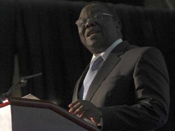 Le militant tué, Cephas Magura, est membre du parti MDC du Premier ministre Morgan Tsvangirai, ici en 2011. Reuters/Philimon Bulawayo