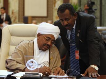 Le président soudanais Omar el-Béchir multiplie les voyages malgré le mandat de la CPI. Ici à Bagdad pour une réunion de la Ligue arabe le 29 mars 2012. REUTERS/Saad Shalash