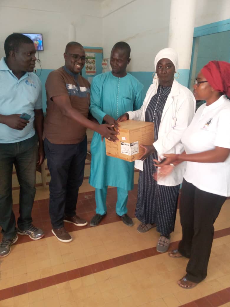 Diamaguène/Diacksao: des cartons de gel, des gants stériles offerts au personnel de santé