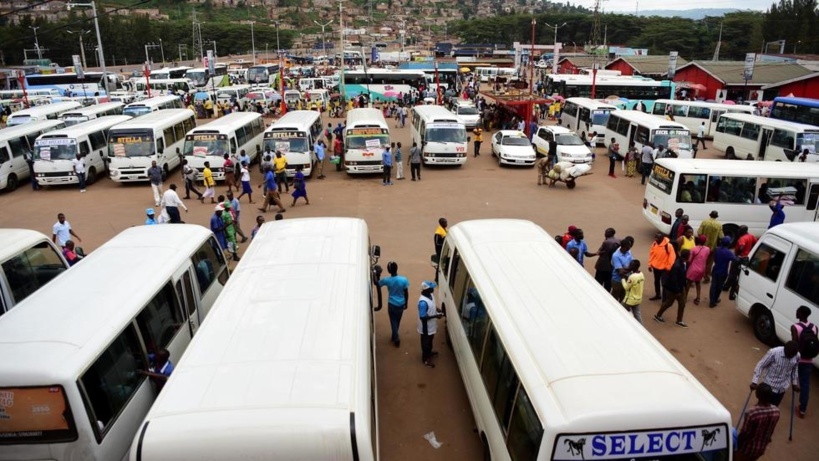 Coronavirus: des milliers d'écoliers rwandais rentrent à la maison par précaution Coronavirus: des milliers d'écoliers rwandais rentrent à la maison par précaution
