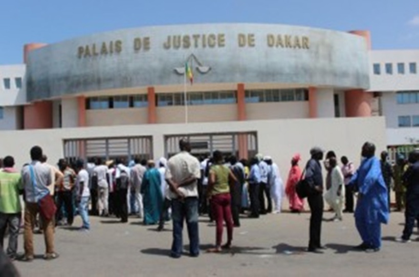 Tribunal: Arrêtés à l’Ucad pour une affaire de drogue, deux étudiants en Droit bénéficient de la clémence du juge Tribunal: Arrêtés à l’Ucad pour une affaire de drogue, deux étudiants en Droit bénéficient de la clémence du juge