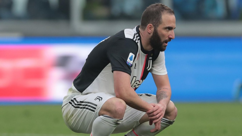 Italie: Mis en quarantaine, Higuain fugue et s'envole pour l'Argentine Italie: Mis en quarantaine, Higuain fugue et s'envole pour l'Argentine
