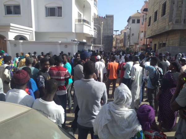 Vive tension à Yoff Layène après l'arrestation d'un imam qui dirigeait la prière du vendredi Vive tension à Yoff Layène après l'arrestation d'un imam qui dirigeait la prière du vendredi