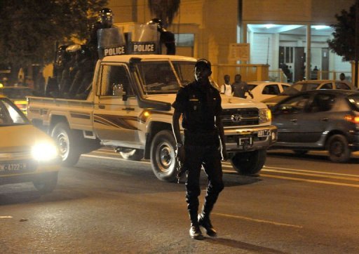 Première nuit de couvre-feu à Dakar: les forces de l’ordre s’adjugent « le droit de tabasser »