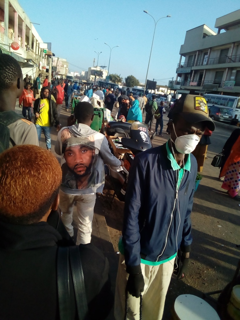 Keur Massar: les nouvelles mesures du ministre des Transports occasionnent de grands rassemblements devant les arrêts bus Keur Massar: les nouvelles mesures du ministre des Transports occasionnent de grands rassemblements devant les arrêts bus