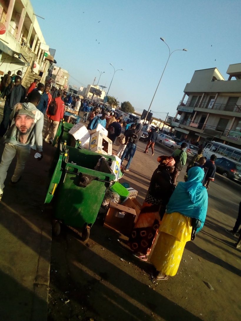 Keur Massar: les nouvelles mesures du ministre des Transports occasionnent de grands rassemblements devant les arrêts bus Keur Massar: les nouvelles mesures du ministre des Transports occasionnent de grands rassemblements devant les arrêts bus