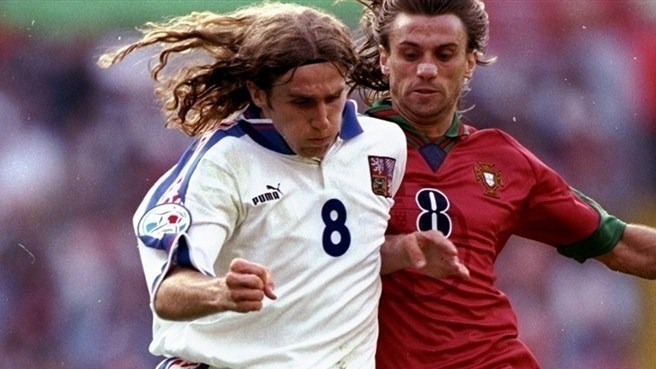 Karel Poborský (à g.) face à João Pinto en quart de finale de l'EURO '96