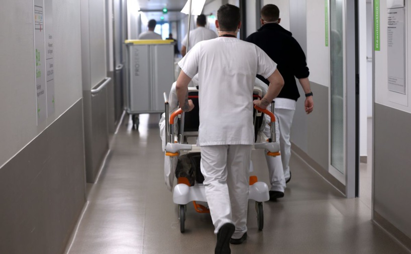 Coronavirus : 833 décès en 24 heures en France, 8 911 morts depuis le début de la pandémie