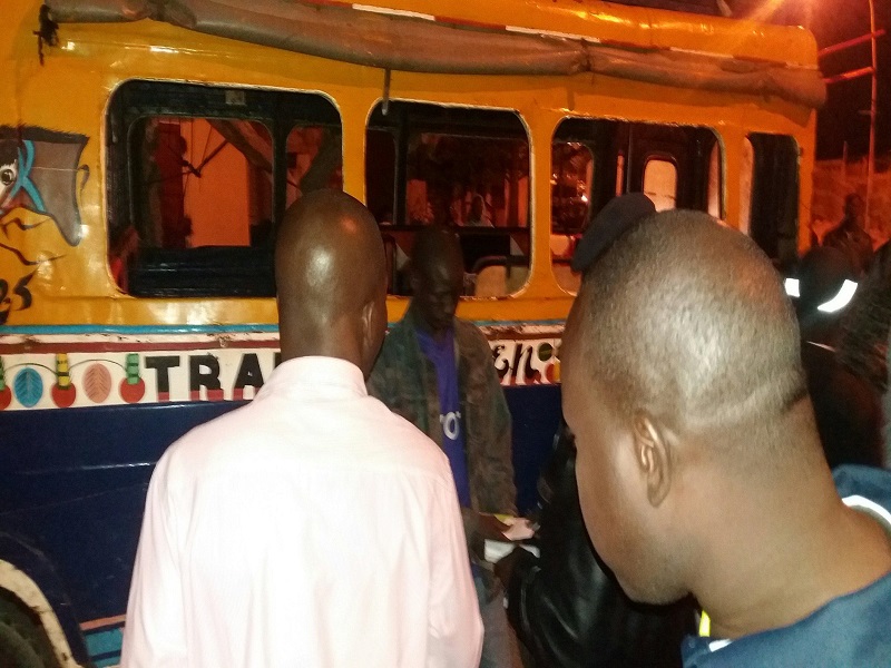 Violation du couvre-feu à Yeumbeul : un chauffeur de "car-rapide" fonce droit sur les policiers