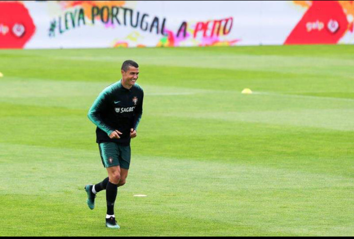 Cristiano Ronaldo s'entraîne au stade de Madère au Portugal