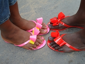 Sandales et nu-pieds: Cet été, le plastique a la cote