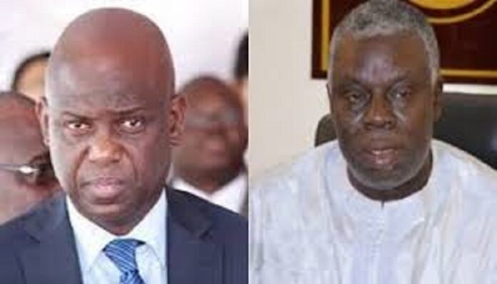 Guy Marius Sagna traîne Mansour Faye et Diop Sy devant l'Ofnac 