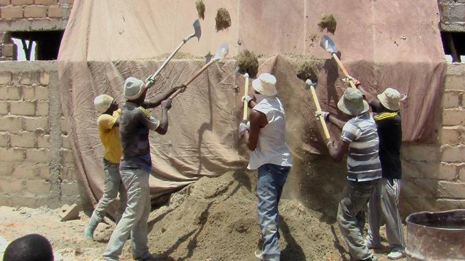  Macky décrète une nouvelle taxe de 2000 f Cfa sur la tonne de ciment