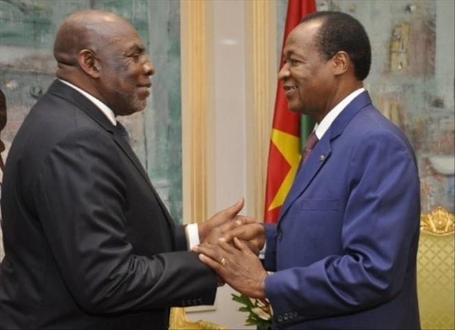 Au retour de sa visite à Paris du président malien Traoré, le Premier ministre Modibo Diarra s'est rendu à Ouagadougou pour présenter la nouvelle feuille de route au président de la Cédéao, Blaise Compaoré.