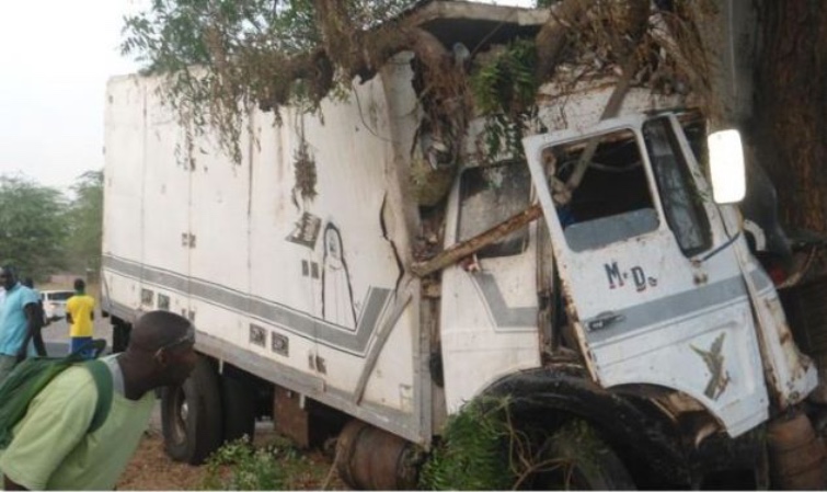 Un camion frigorifique dérape, tue une dame de 70 ans et sa fille