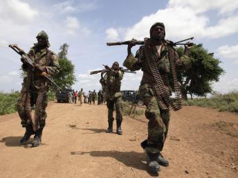 Patrouille de soldats somaliens au nord de la capitale, Mogadiscio, le 13 juillet 2012.