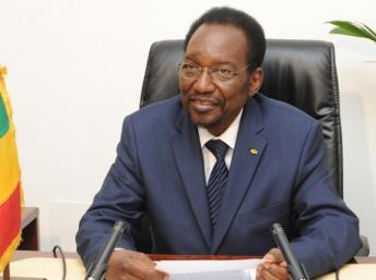 Le président par intérim du Mali, Dioncounda Traoré, prépare dans son bureau son allocution du dimanche 29 juillet 2012.