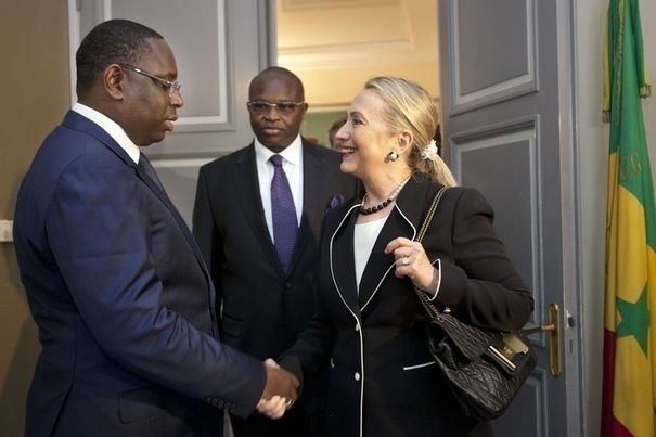 Hillary Clinton quitte le Sénégal pour l'Ouganda et le Soudan du Sud