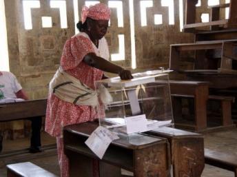Opération de vote à Brazzaville, le 15 juillet 2012.