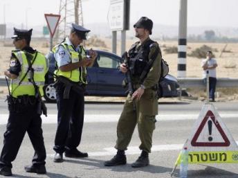 Patrouille israélienne mixte de l'armée et de la police dans le désert du Néguev.