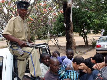 En 2010, deux des responsables chinois de la mine avait été poursuivis en justice pour avoir fait tirer sur des mineurs qui manifestaient.