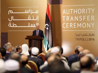 Cérémonie de passation de pouvoir entre le CNT, présidé par Moustapha Abdeljalil, et le Congrès général national, le 8 août 2012.