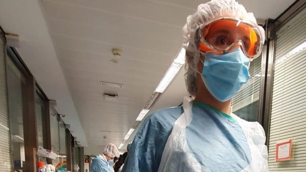 Ces personnes qui risquent leur vie pour sauver les patients atteints de Covid-19